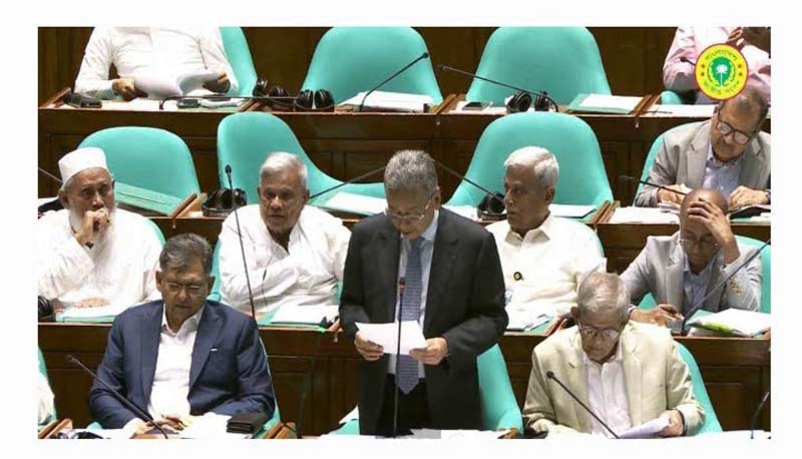 ক্ষুদ্র ব্যবসায়ীদের স্বস্তি, কাঁচাবাজার ও মুদি দোকান থাকছে ভ্যাটমুক্ত  - সংসদে অর্থমন্ত্রী
