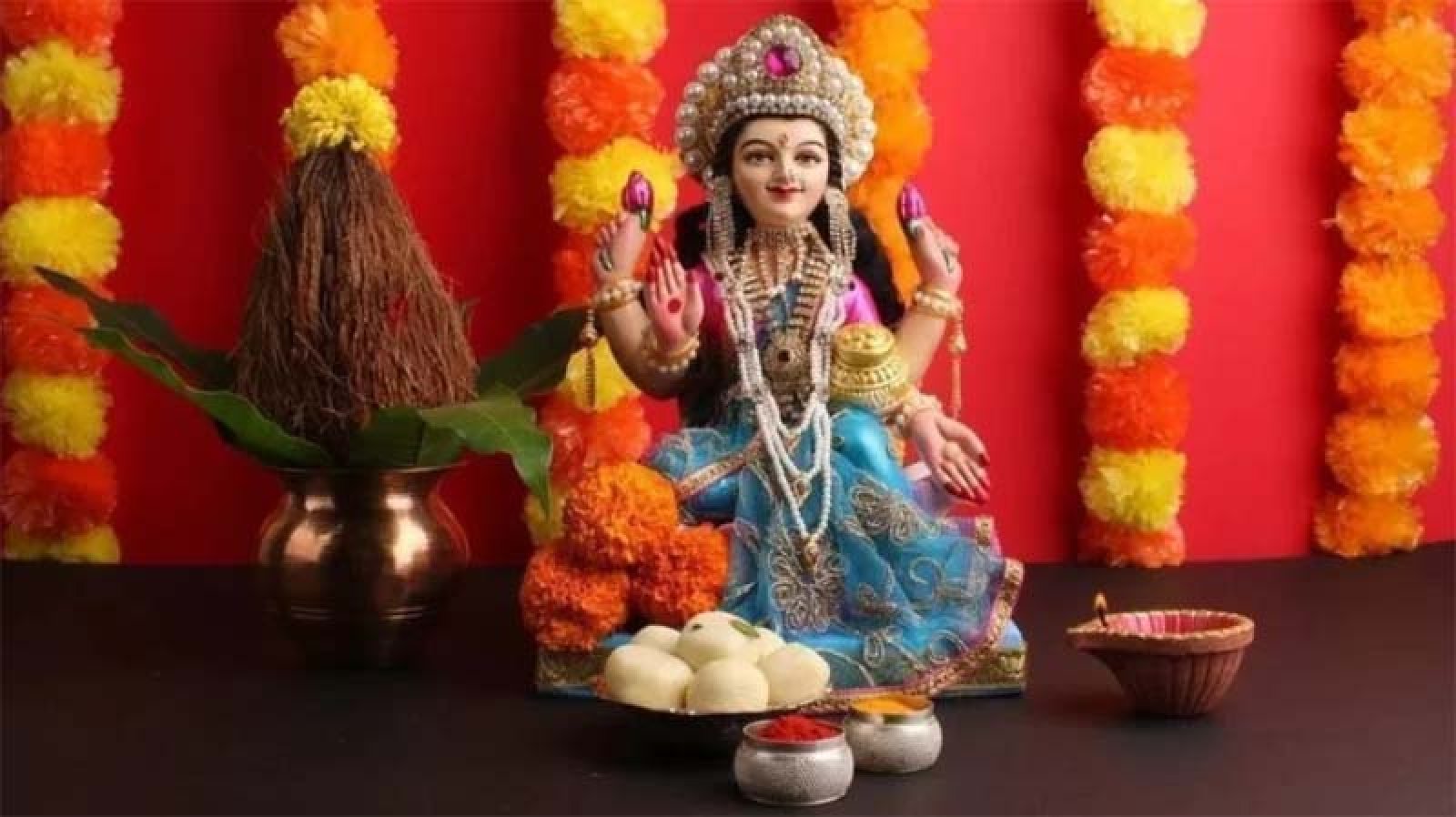 দেবী লক্ষ্মীর পূজা আজ