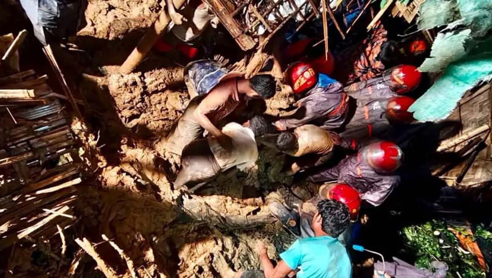 কক্সবাজারে টানা ভারী বৃষ্টিপাত, পাহাড়ধস ও মাটি চাপায় ৯ জনের মৃত্যু