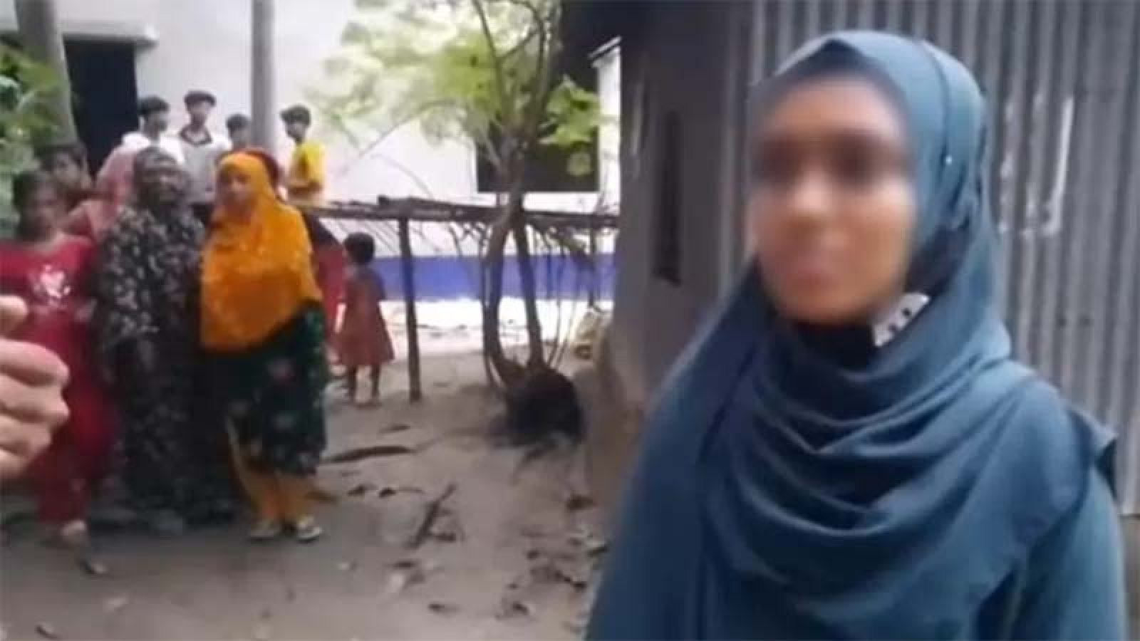বিয়ের দাবিতে প্রেমিকের বাড়িতে ফের অনশনে কলেজছাত্রীর