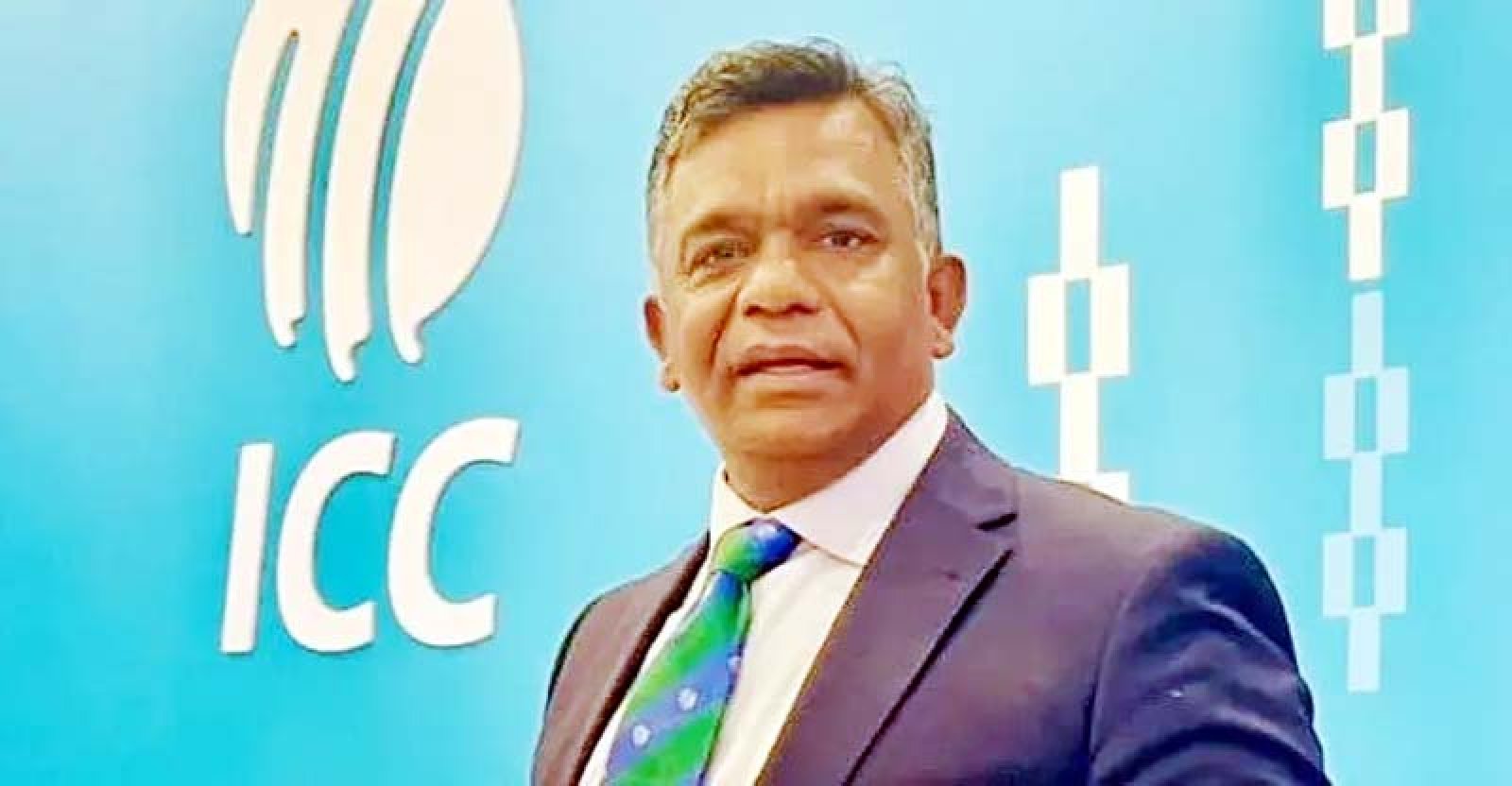 অবশেষে দেশে ফিরলেন বিসিবি সভাপতি বুলবুল