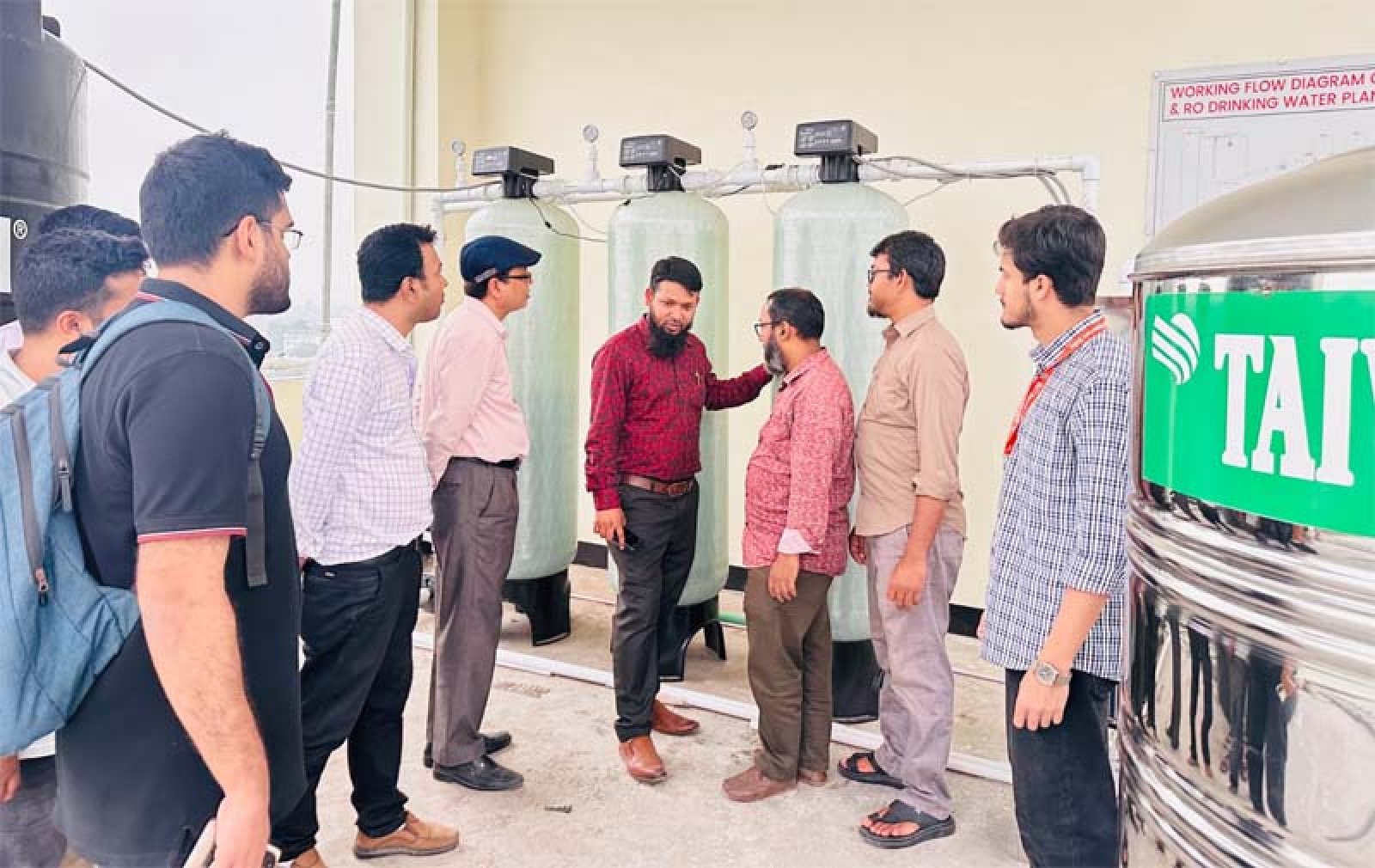 রুয়েটে প্রথমবারের মতো রিভার্স ওসমোসিস ওয়াটার ট্রিটমেন্ট প্লান্ট চালু: নিরাপদ পানির প্রত্যাশায় শিক্ষার্থীরা