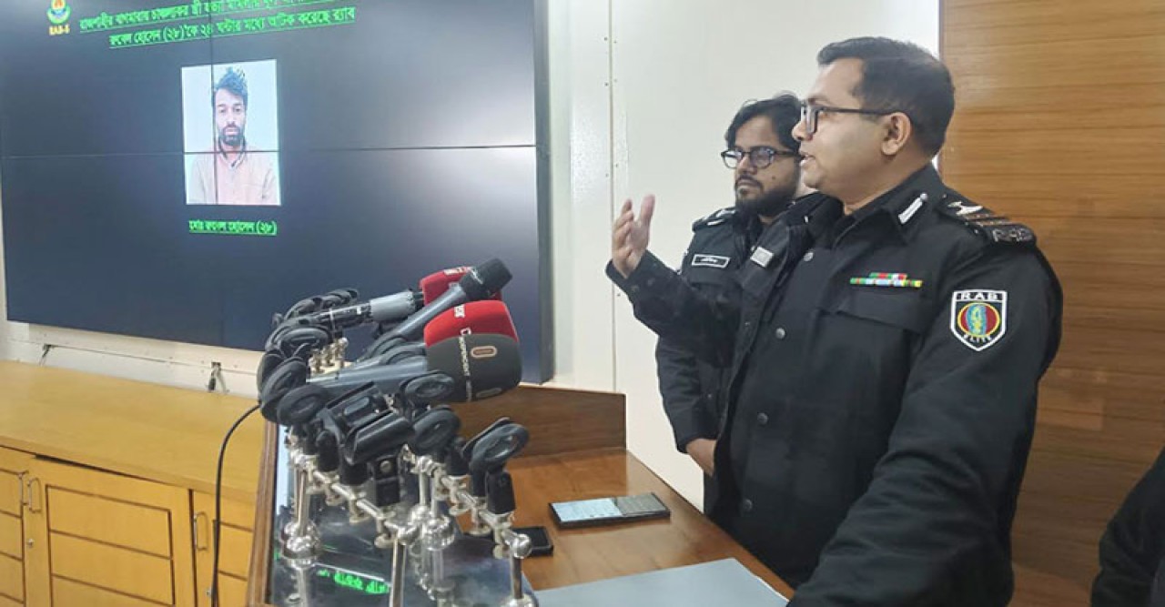 মা-বোনকে অন্য রুমে আটকে স্ত্রীকে হত্যা