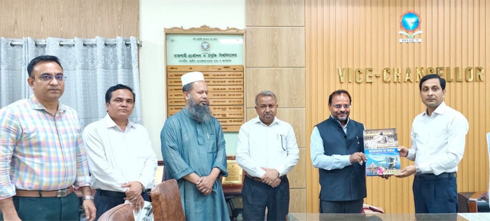 রুয়েট উপাচার্যের সাথে সৌজন্য সাক্ষাৎ করলেন ভারতের সহকারী হাইকমিশনার