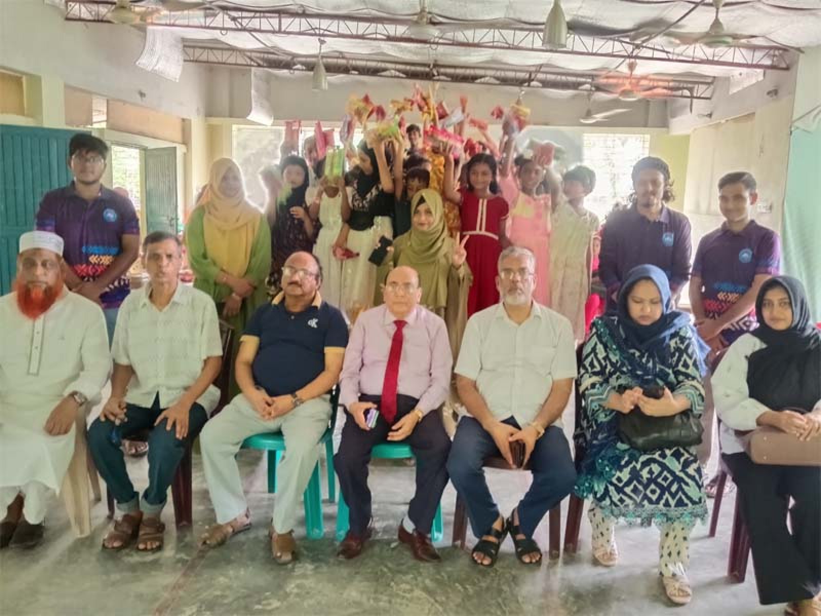 রাজশাহীতে শিশুদের স্বাস্থ্য ও শিক্ষা উপকরণ বিতরণ