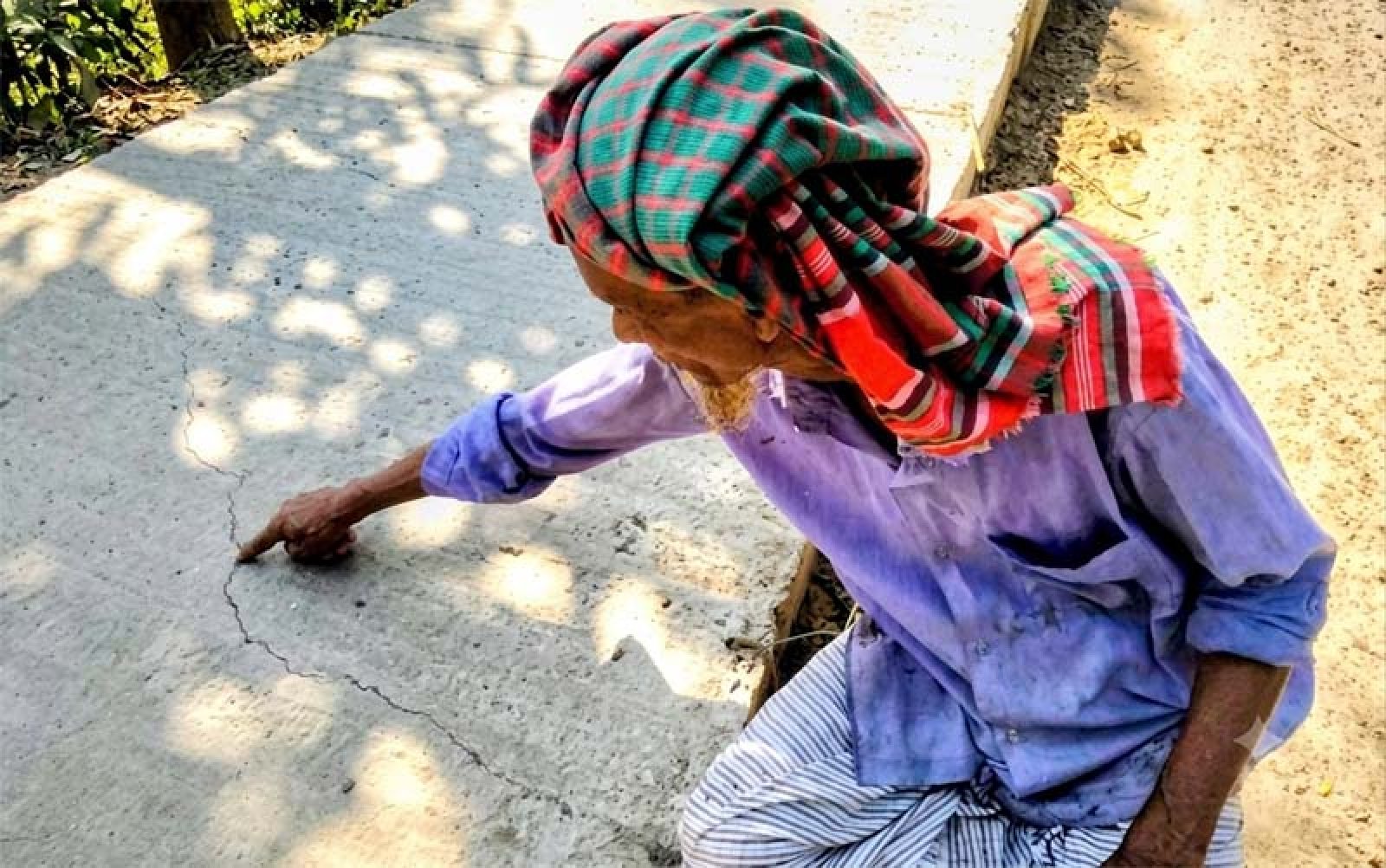 ১৪ কোটি টাকার সড়ক ঢালাইয়ের পরই ফাটল