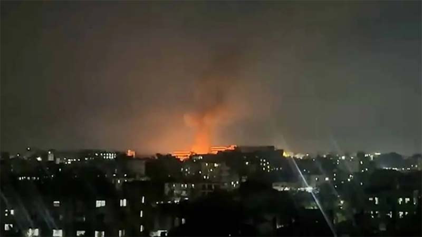 আশুলিয়ায় পোশাক কারখানায় আগুন