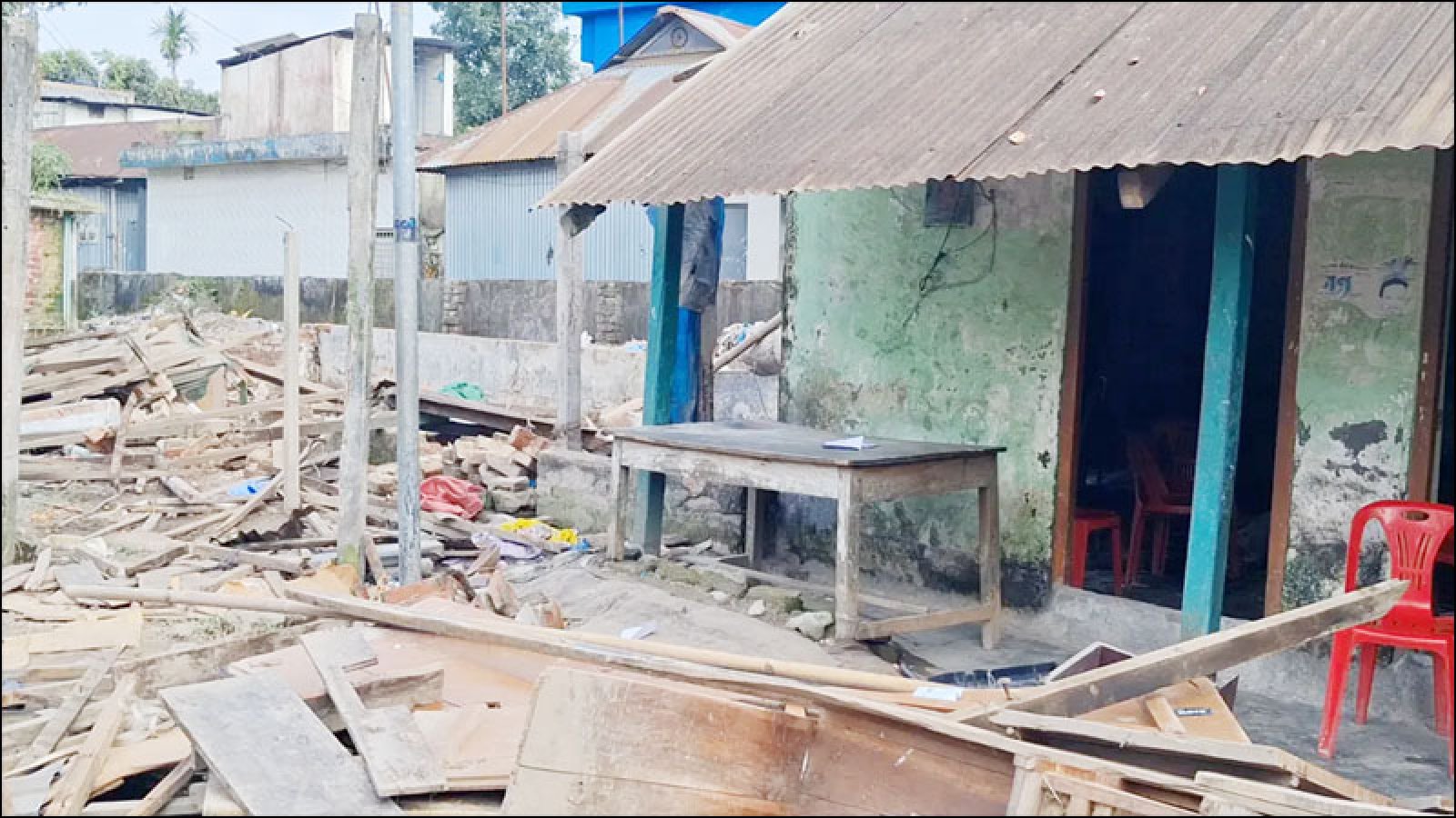 কিশোরগঞ্জে মুক্তিযোদ্ধা কার্যালয় ভাঙচুর-লুটপাট