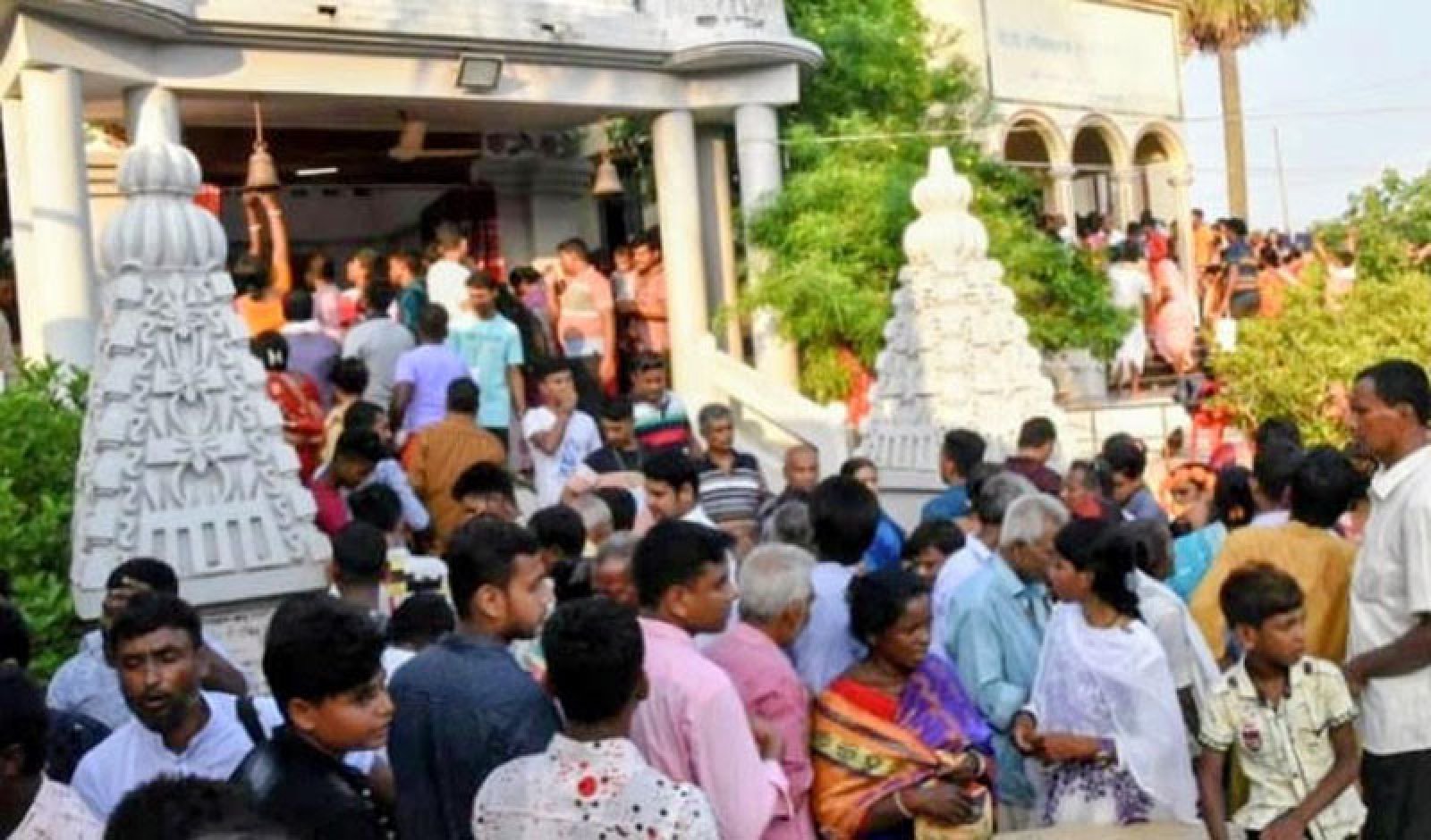 খেতুরীধামে নরোত্তম দাসের তিরোভাব মহোৎসব শুরু : রেল স্টেশনজুড়ে ভক্তের ঢল, ভাড়া-নৈরাজ্যের শিকার পুণ্যার্থীরা