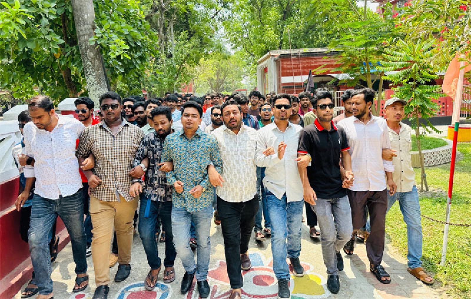 রাজশাহী কলেজে শিবিরের বিরুদ্ধে ছাত্রদলের বিক্ষোভ মিছিল