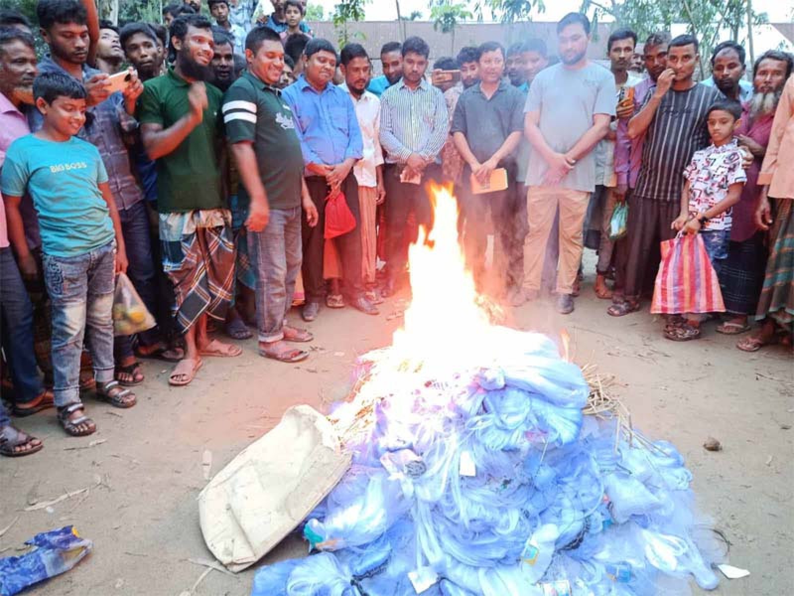 পঞ্চগড়ে ১৬৫টি কারেন্ট জাল জব্দের পর পুড়িয়ে ধ্বংস