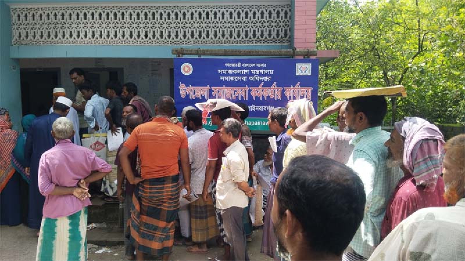গোমস্তাপুরে ইউএনও নির্দেশে ছুটির দিনে প্রতিবন্ধী ডাক্তার জরিপ