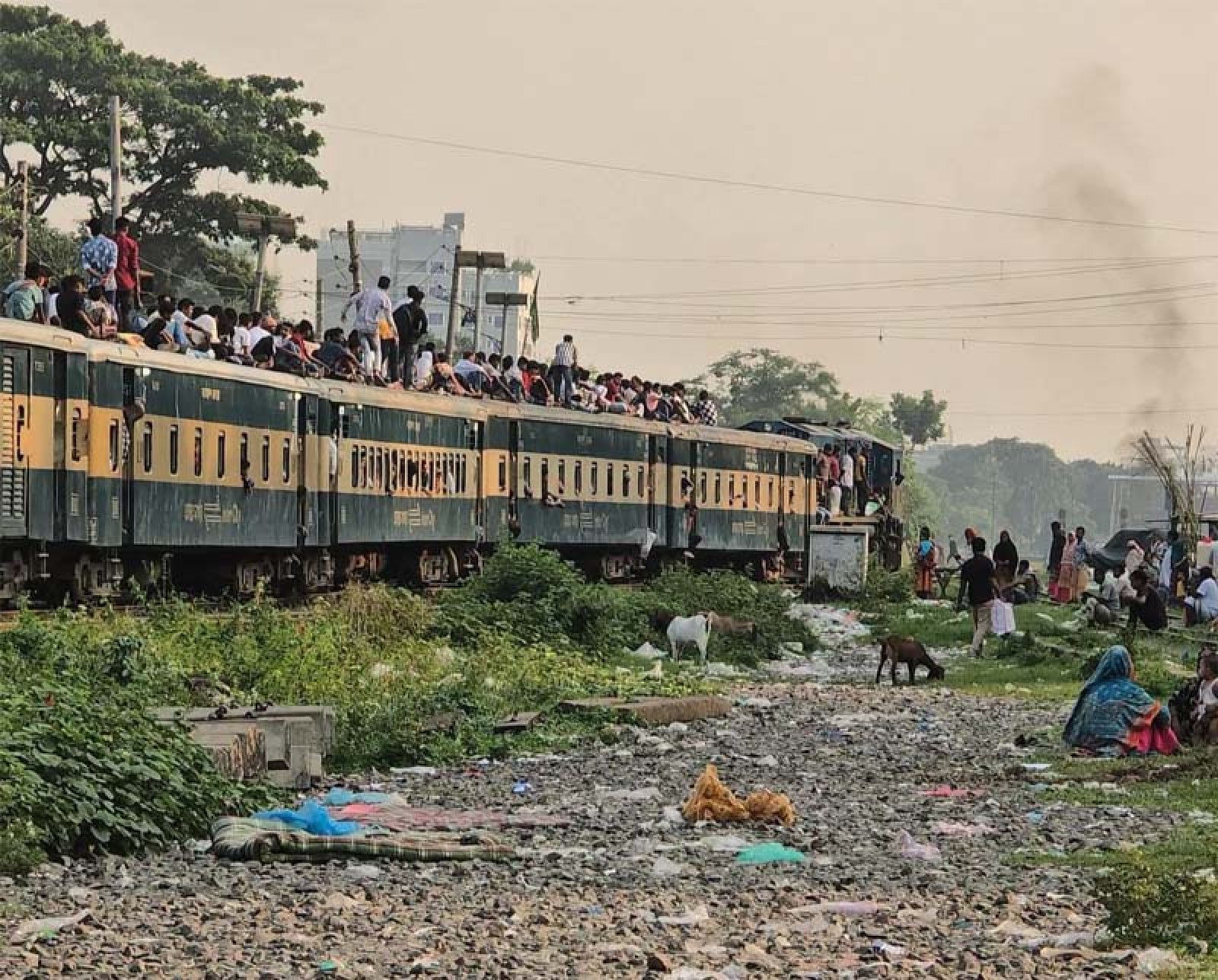 রাজস্ব বাড়াতে ১১ ট্রেন ইজারা দিবে পশ্চিম রেল