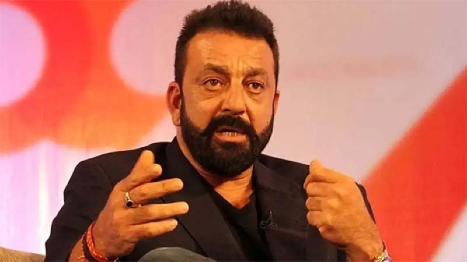 সঞ্জয় দত্তের রেস্তোরাঁ ঘিরে বিতর্ক