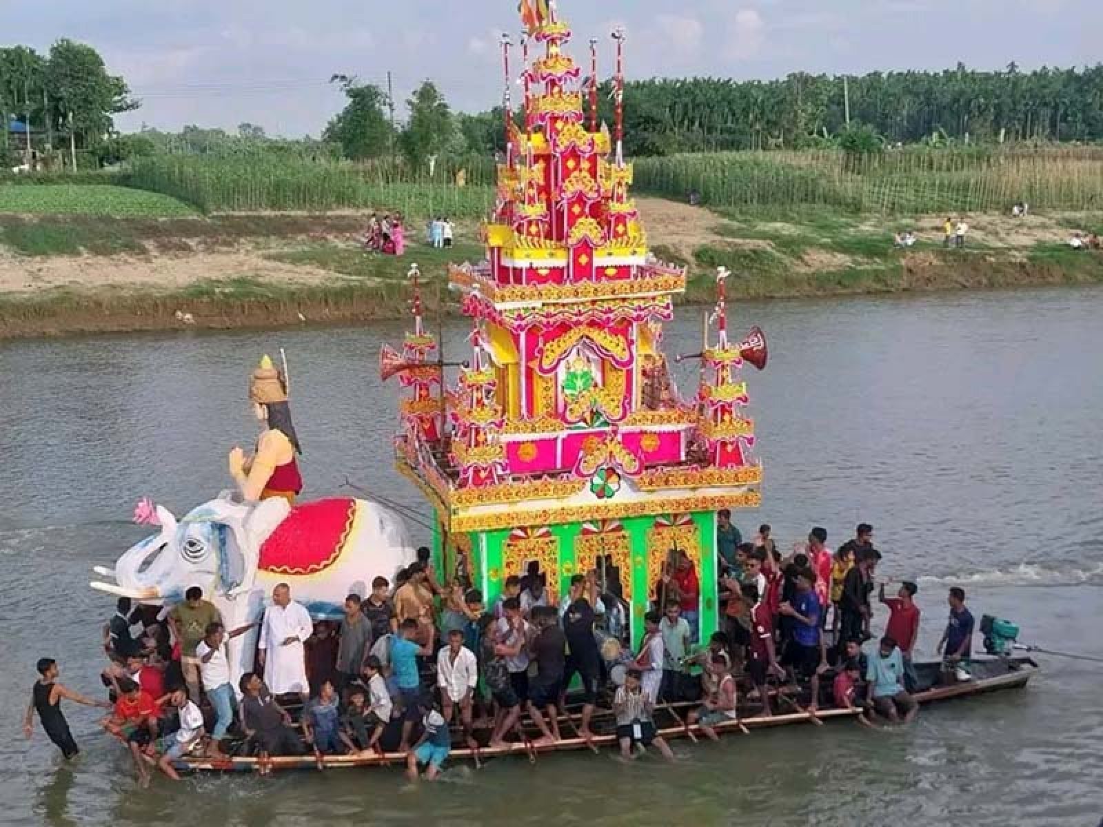 বাঁকখালী নদীতে সম্প্রীতির বন্ধনে জাহাজ ভাসা উৎসব