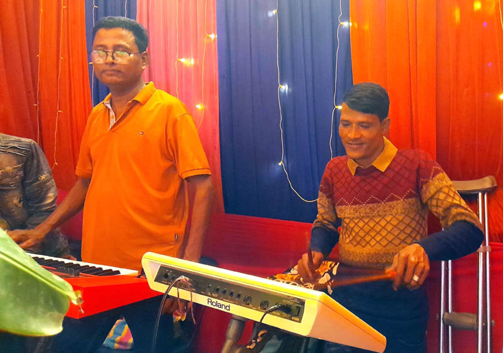 অন্যের আনন্দকে নিজের খুশি মনে করতে হয় রাসেলদের