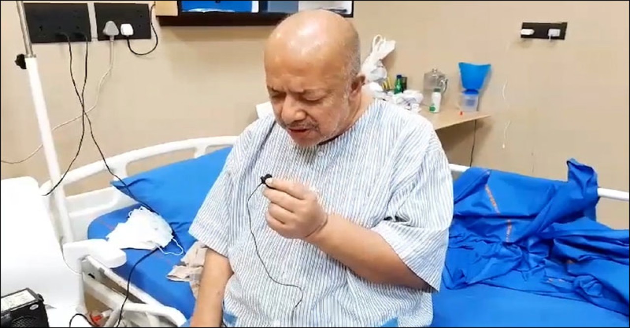 হাসপাতালের বেডে চিকেন স্যান্ডউইচ খেতে চাইলেন কবীর সুমন