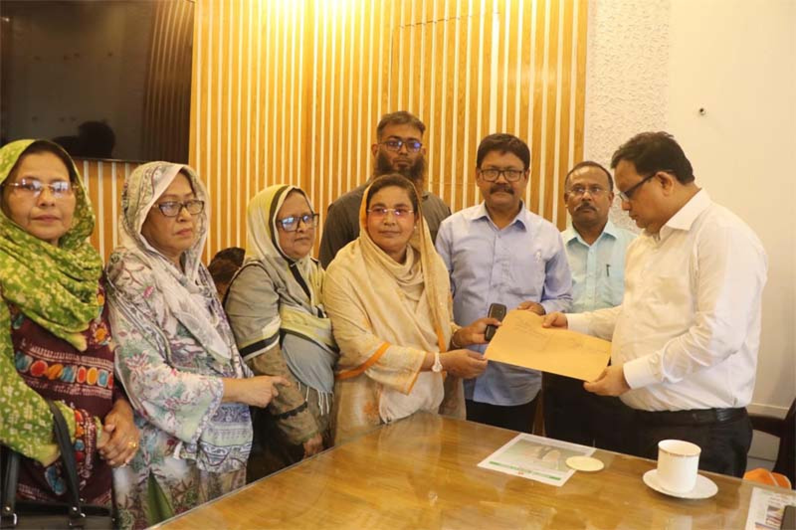 বিদ্যুতের ভুতুড়ে বিল ও গ্রাহক হয়রানি বন্ধে রাজশাহী রক্ষা সংগ্রাম পরিষদের স্মারকলিপি প্রদান