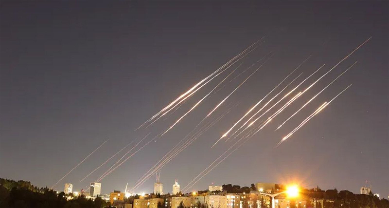 ইসরাইলের দিকে ক্ষেপণাস্ত্র ছুঁড়ল ইরান