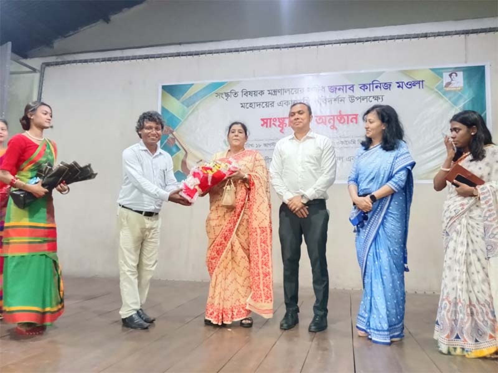 সচিবের পরিদর্শন উপলক্ষে রাজশাহীতে ক্ষুদ্র নৃগোষ্ঠীর কালচারাল একাডেমিতে সাংস্কৃতিক অনুষ্ঠান