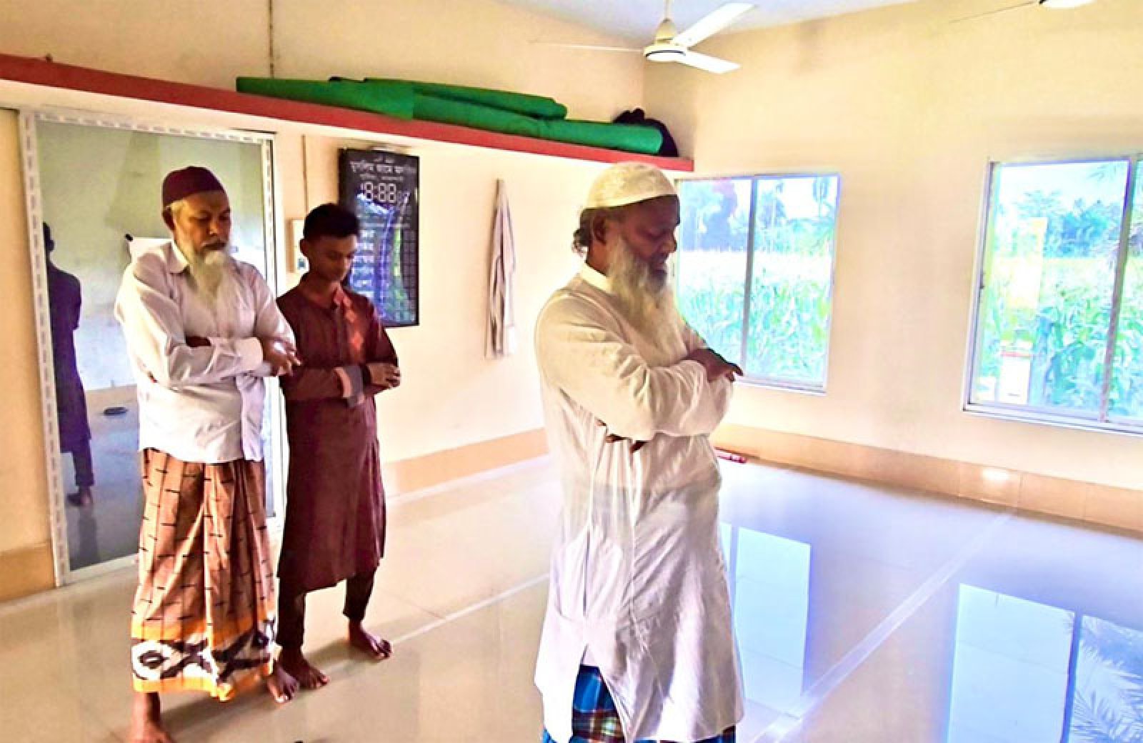 সৌদির সাথে মিল রেখে রাজশাহীর পুঠিয়ায় ঈদের নামাজ অনুষ্ঠিত