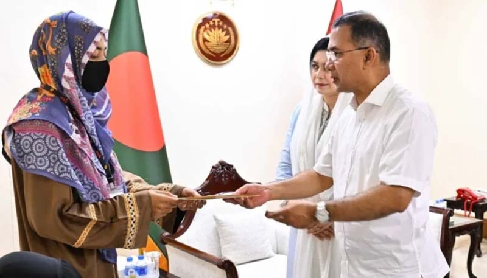 শহীদ সেনাসদস্যদের পরিবারকে সহায়তা দিলেন