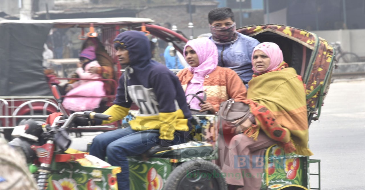 উত্তরের হিমেল হাওয়ায় কাঁপছে রাজশাহী