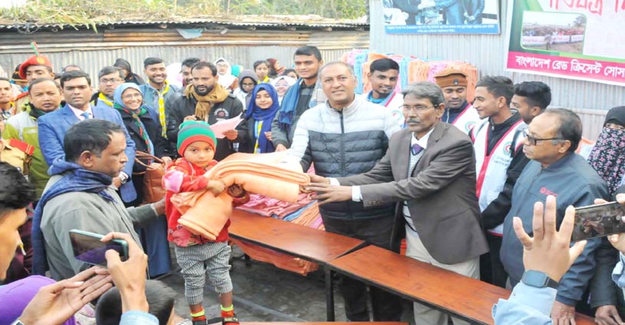 রাজশাহী কলেজ ও বিএনসিসি ইউনিটের কম্বল বিতরণ