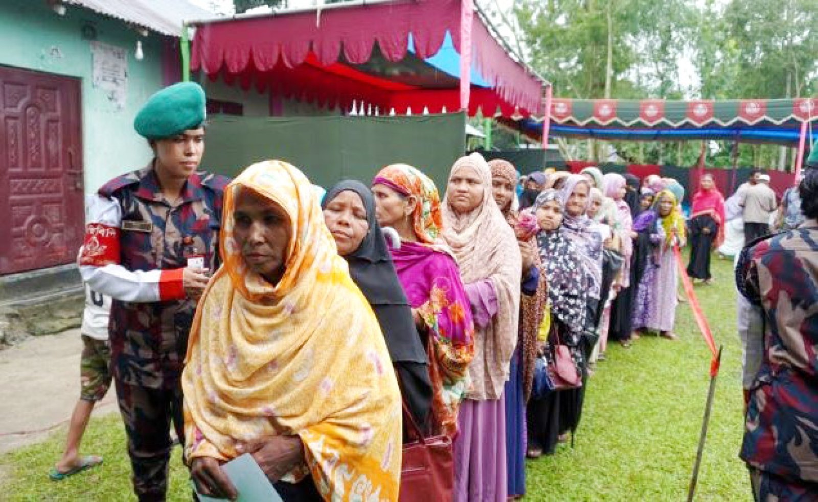 সীমান্তবর্তী মানুষের মাঝে পঞ্চগড় ১৮ বিজিবির বিনামূল্যে চিকিৎসা সেবা প্রদান