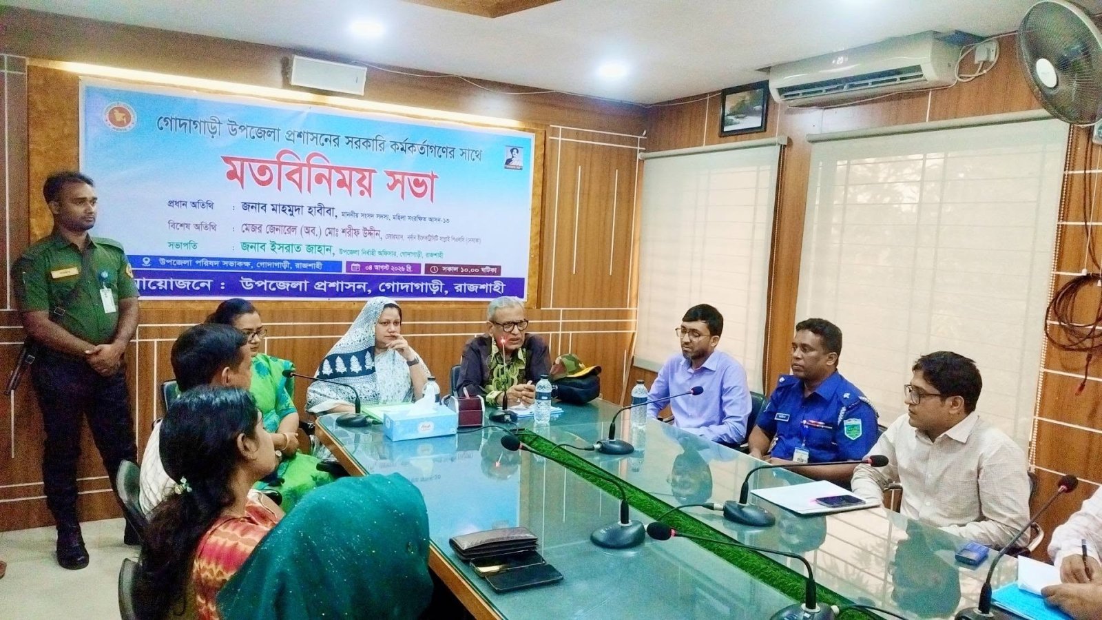 গোদাগাড়ীতে উপজেলা প্রশাসনের সঙ্গে সংসদ সদস্য ও নেসকো চেয়ারম্যানের মতবিনিময়