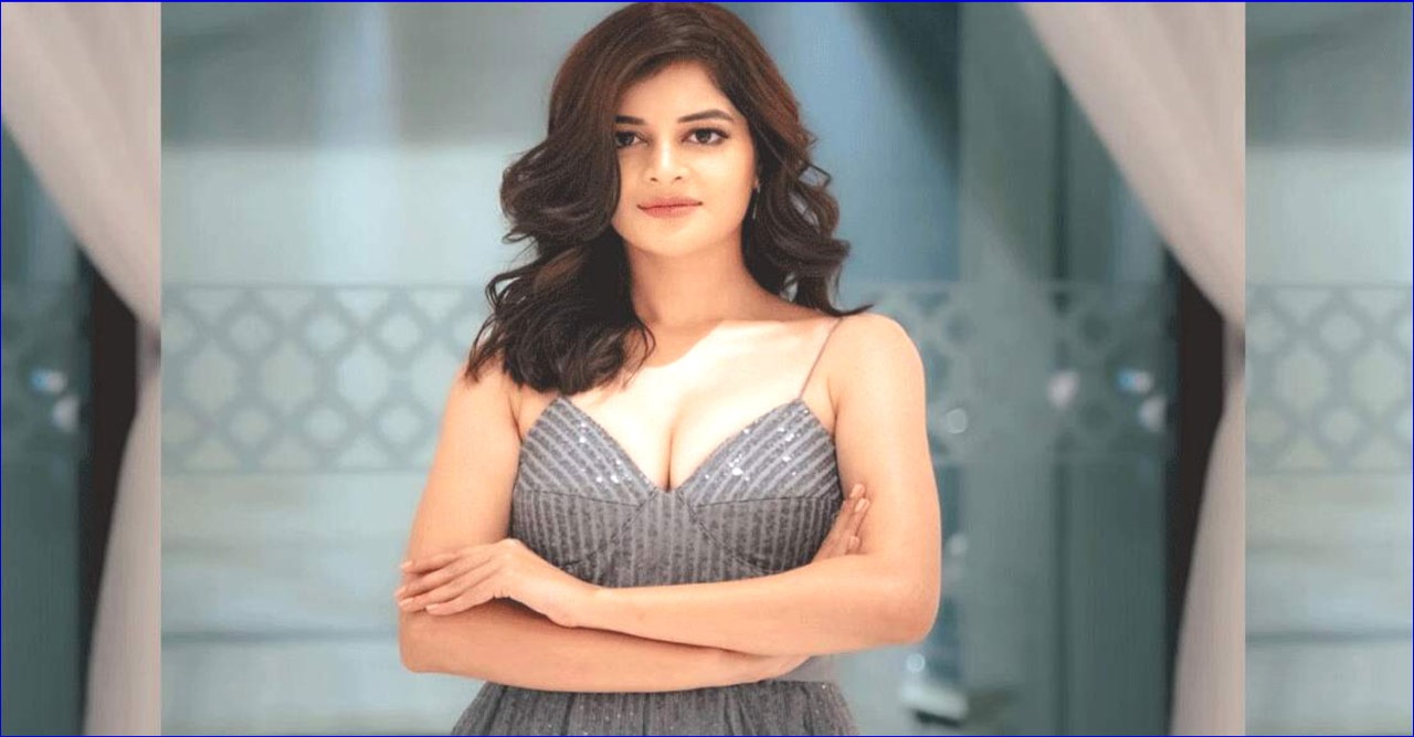 শাহরুখ-দেব-অনুপমের সঙ্গেও ডেটে যেতে চান মধুমিতা
