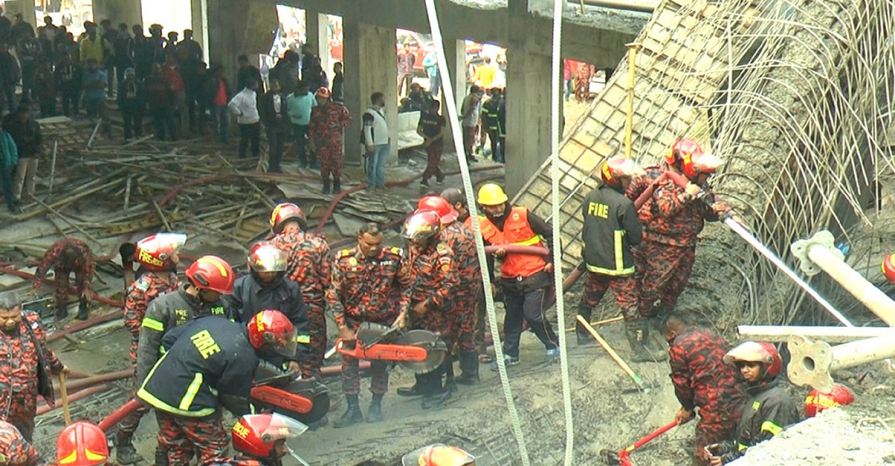 রাবিতে ভেঙ্গে পড়লো নির্মাণাধীন দশতলা ভবনের ছাদ ॥ আহত ৩ নির্মাণ শ্রমিক