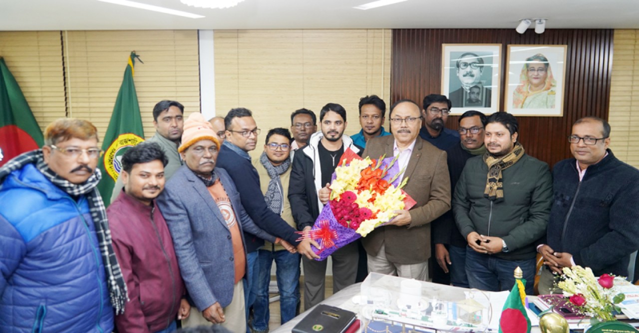 রাসিক মেয়রকে আরইউজের নবনির্বাচিত নেতৃবৃন্দের শুভেচ্ছা