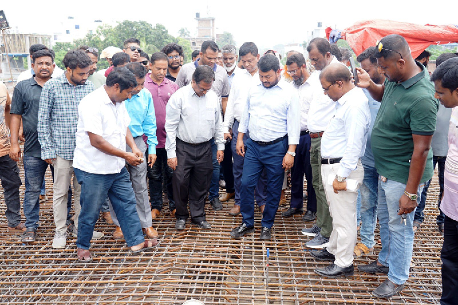হড়গ্রাম রেলক্রসিং ফ্লাইওভারসহ বিভিন্ন উন্নয়ন কাজ পরিদর্শনে রাসিক প্রশাসক