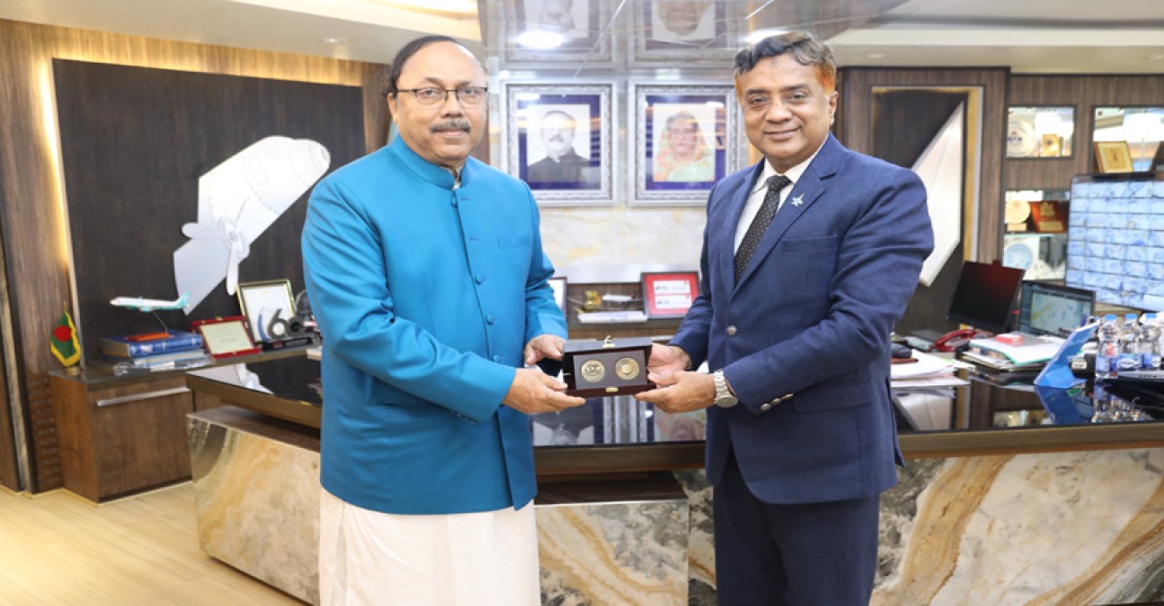 শাহ মখদুম বিমানবন্দরের উন্নয়নে বেবিচকের চেয়ারম্যানের সাথে রাসিক মেয়রের বেঠক