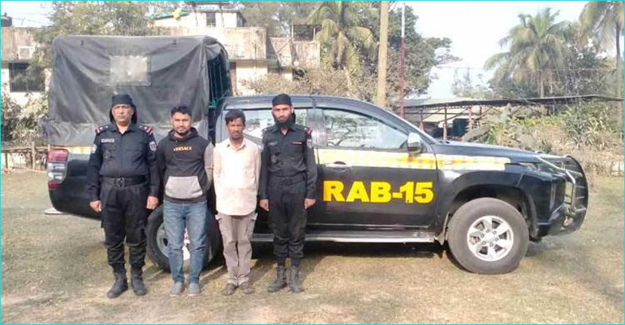 পাচারকালে তেল-ওষুধসহ ২ যুবক আটক