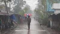 খুলনায় শীতের সকালে গুঁড়িগুঁড়ি বৃষ্টি