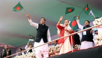 নারায়ণগঞ্জের জনসভা মঞ্চে প্রধানমন্ত্রী