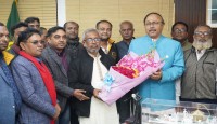 রাসিক মেয়রের সাথে নবনির্বাচিত সংসদ সদস্য আসাদের সৌজন্য সাক্ষাৎ