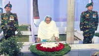 নিহত স্বজনদের প্রতি প্রধানমন্ত্রীর শ্রদ্ধা