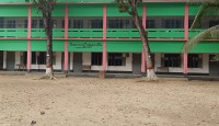 নওগাঁ জেলার বদলগাছীতে ভাষা শহীদদের শ্রদ্ধা নিবেদন করতে পারেন নি অধিকাংশ শিক্ষার্থীরা।