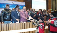 রাজশাহীতে ১০০ জন কমিউনিটি স্বেচ্ছাসেবককে স্মার্ট ফোন প্রদান