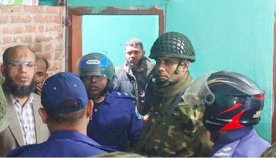 শিক্ষার্থীদের ধাওয়া খেয়ে মেসে আশ্রয় নিলেন গণঅধিকার পরিষদ নেতা