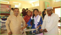 নিয়ামতপুরে বিনামূল্যে বীজ ও রাসায়নিক সার বিতরণ