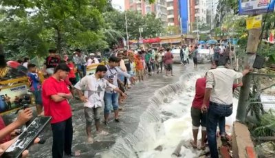 পানির চাপে সড়ক ধস, গুলশান-শাহজাদপুর লিংক রোডে যান চলাচল বন্ধ