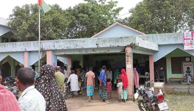 বদলগাছীতে ঈদ উপহারের চাল বিতরণে ব্যাপক অনিয়মের অভিযোগ; ভিজিএফ জালিয়াতির ভিডিও ভাইরাল