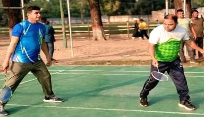 ক্রীড়াঙ্গনের হারানো ঐতিহ্য ফেরাতে ভোর বেলাতেই খেলার মাঠে প্রতিমন্ত্রী আজাদ