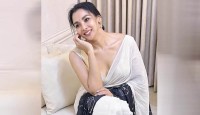শাড়িতে উত্তাপ ছড়ালেন রুনা খান