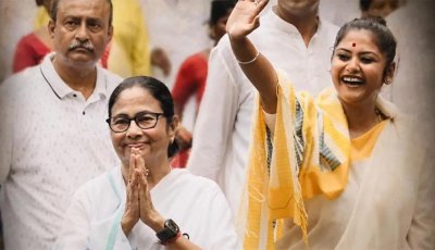 দলের গুরুত্বপূর্ণ পদ থেকে দুই এমপিকে সরালেন মমতা