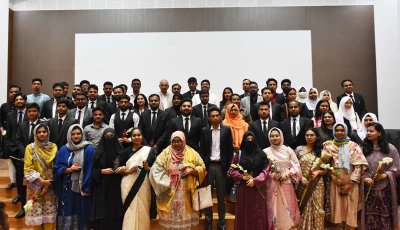 বরেন্দ্র বিশ্ববিদ্যালয়ে নবীন আইনজীবীদের সম্মননা প্রদান